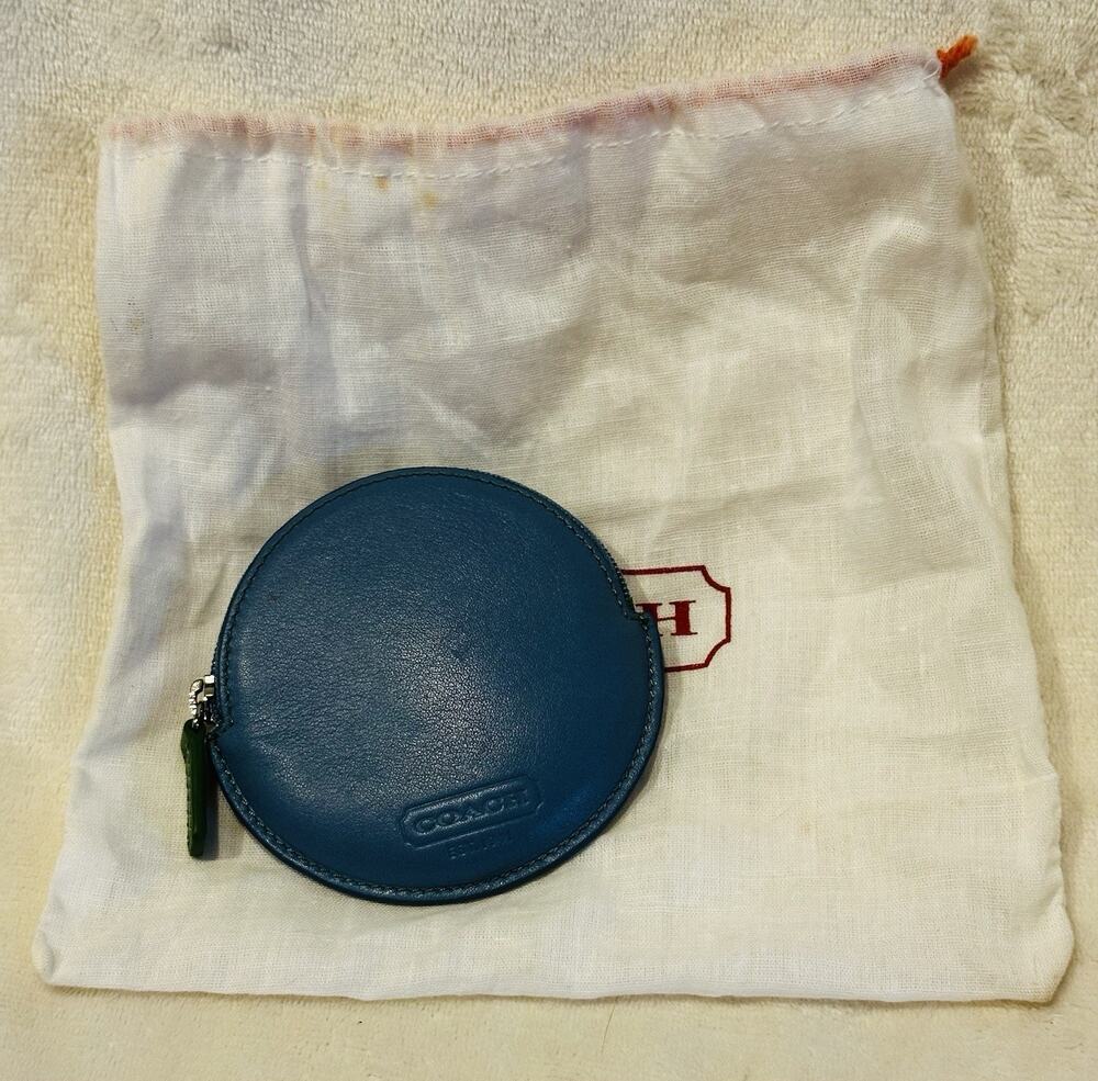 Coach Vintage Circle Leather Light Blue Coin Purse Designer Luxury Neutral 